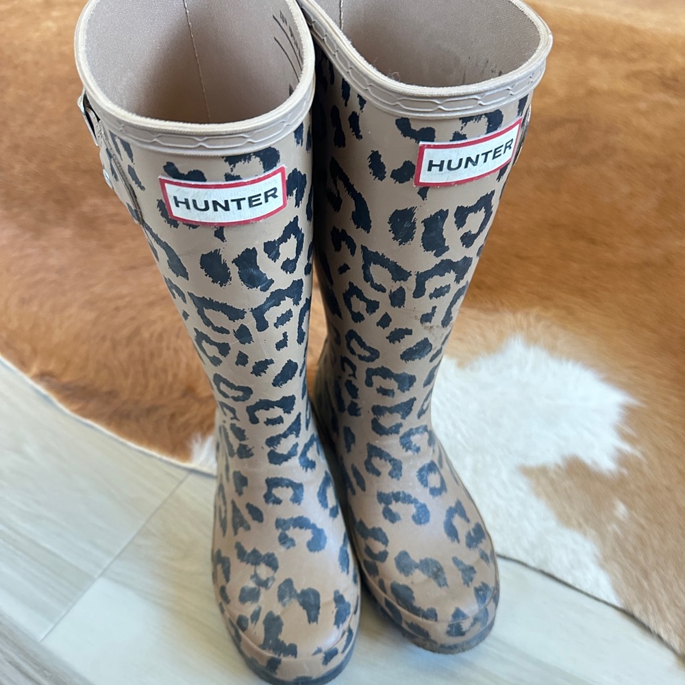 Girls leopard hunter boot